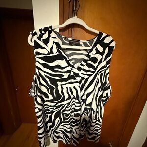 Lane Bryant Black and White Patterned Sleeveless Top